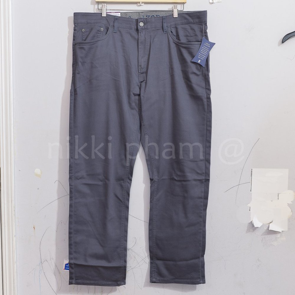 Brand new Izod Men's Stretch 5 Pocket Regular Fit Jeans in gray - Picture 4 of 9